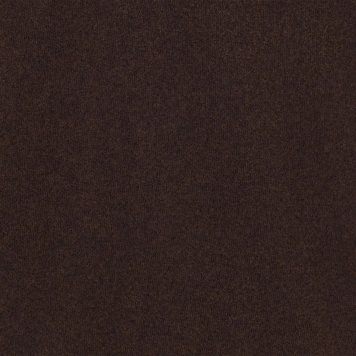 Gros plan sur la maille fine marron chocolat du polo en laine Bask in the Sun Austin
