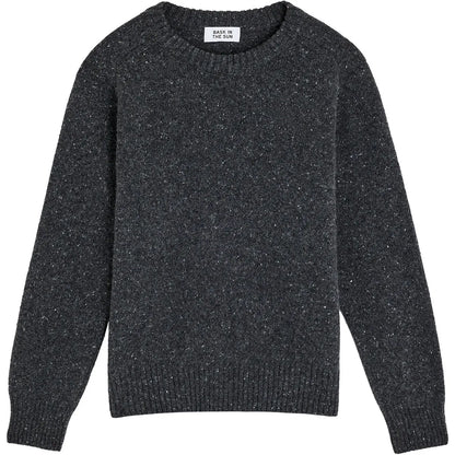 Gros plan sur la maille tricotée du pull homme Bask in the Sun Tito Forest