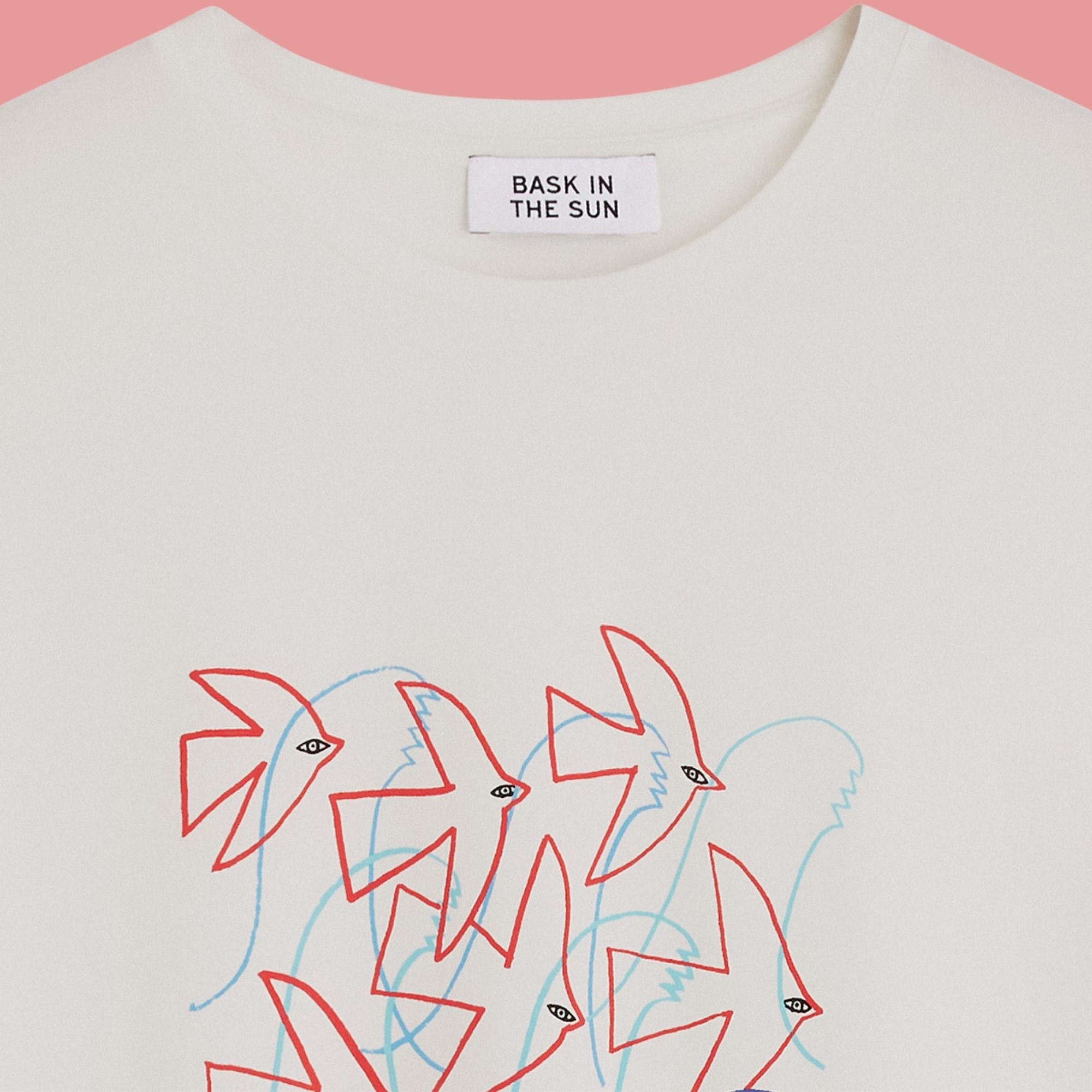 detail col fin et oiseaux oranges style dessin enfantin