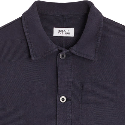 detail col et matiere a relief tissee