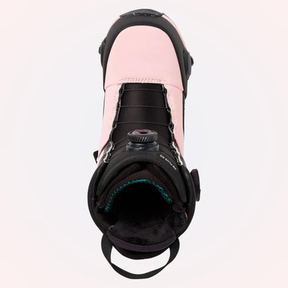 Vue du dessus de la boot Burton Highshot Plus Step On, chausson rose visible autour de l’ouverture et languette noire