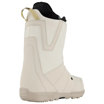 Profil arrière de la boot écrue, avec renforts latéraux en relief, talon structuré et boucle textile beige au col