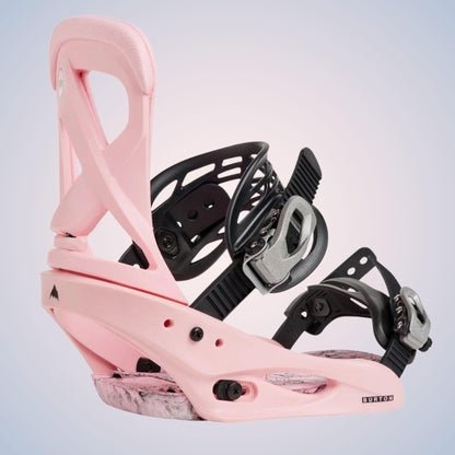 Fixation Burton Scribe Re:Flex rose en profil latéral, avec straps noirs, boucles métalliques et spoiler haut