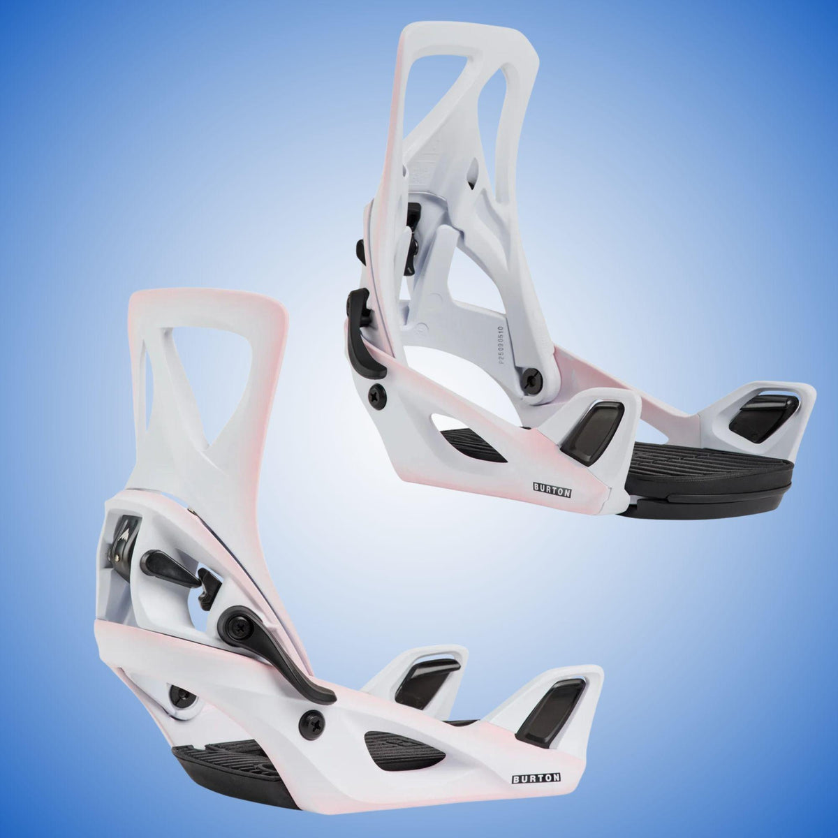Paire de fixations Burton Step On Re:Flex blanches présentées de profil, montrant spoilers hauts et systèmes de connexion