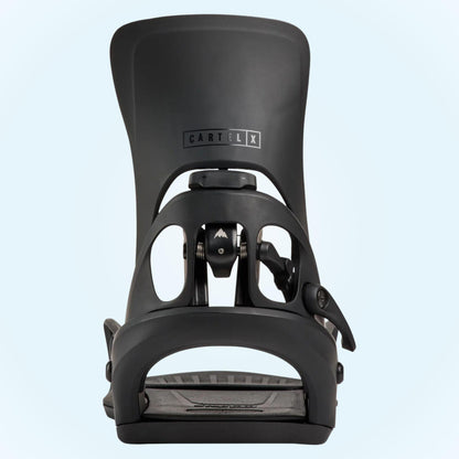 Arrière de la Burton Cartel X Black, avec spoiler noir arrondi, ouverture centrale et mécanisme Step On au talon