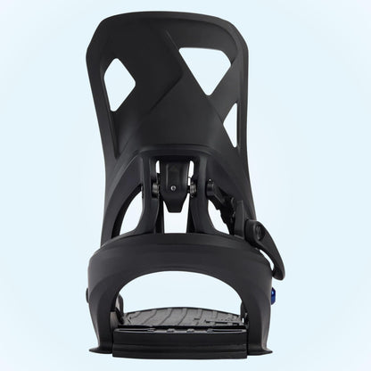 Arrière de la Burton Step On, avec spoiler noir ajouré, ouverture centrale et mécanisme d’ancrage au niveau du talon