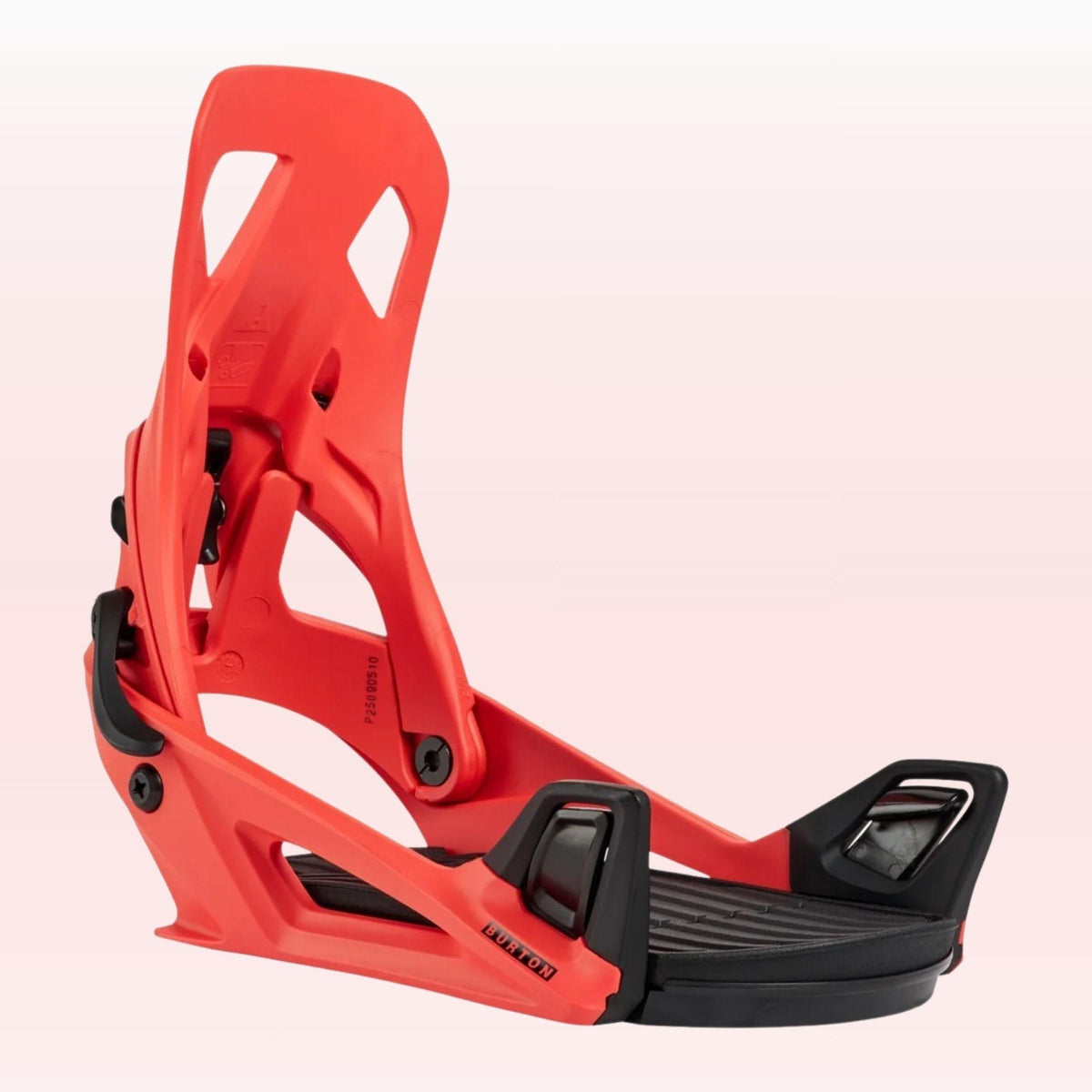 Fixation Step On orange vue de trois quarts arrière, avec spoiler haut ajouré, embase Re:Flex et cale-pied noire
