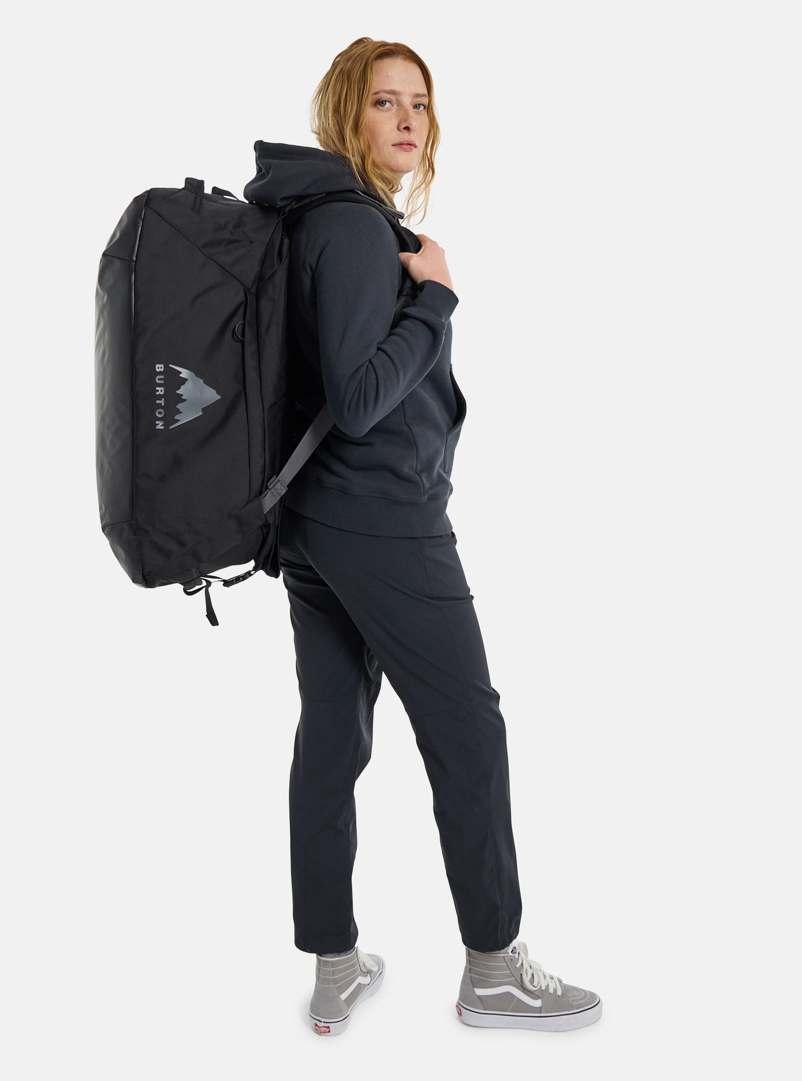 Sac Burton Multipath Duffel 60L Black porté en sac à dos grâce aux sangles d’épaules rembourrées convertibles