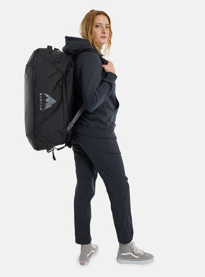 Sac Burton Multipath Duffel 60L Black porté en sac à dos grâce aux sangles d’épaules rembourrées convertibles
