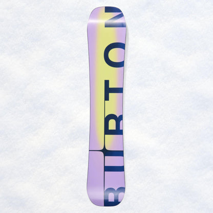 Semelle WFO frittée de la Custom 158, dégradé jaune, rose et violet avec grand lettrage BURTON noir vertical