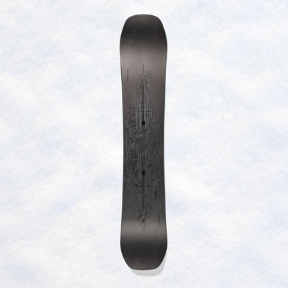 Face supérieure complète du Custom X Camber, shape directionnel noir et finition sobre à texture bois apparente