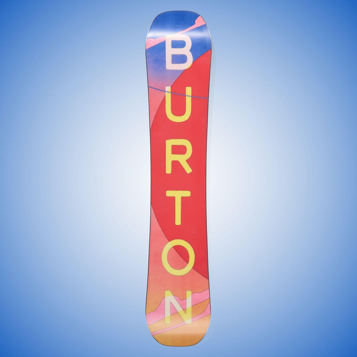 Semelle de la Burton Feelgood Camber avec grand lettrage BURTON vertical jaune et rose sur fond rouge, orange et bleu