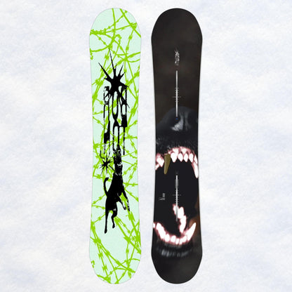 Burton Process Camber 155 Bad Dog présenté dessus et dessous, topsheet noir à gueule illustrée et semelle vert fluo graphique
