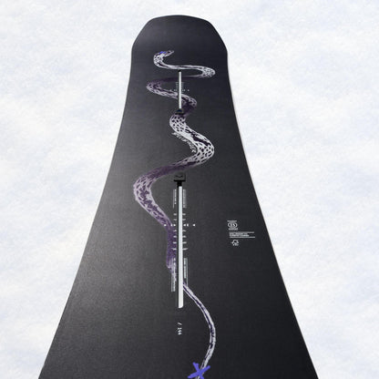 Partie centrale de la board Burton, illustration serpentine violette traversant la zone de montage des fixations