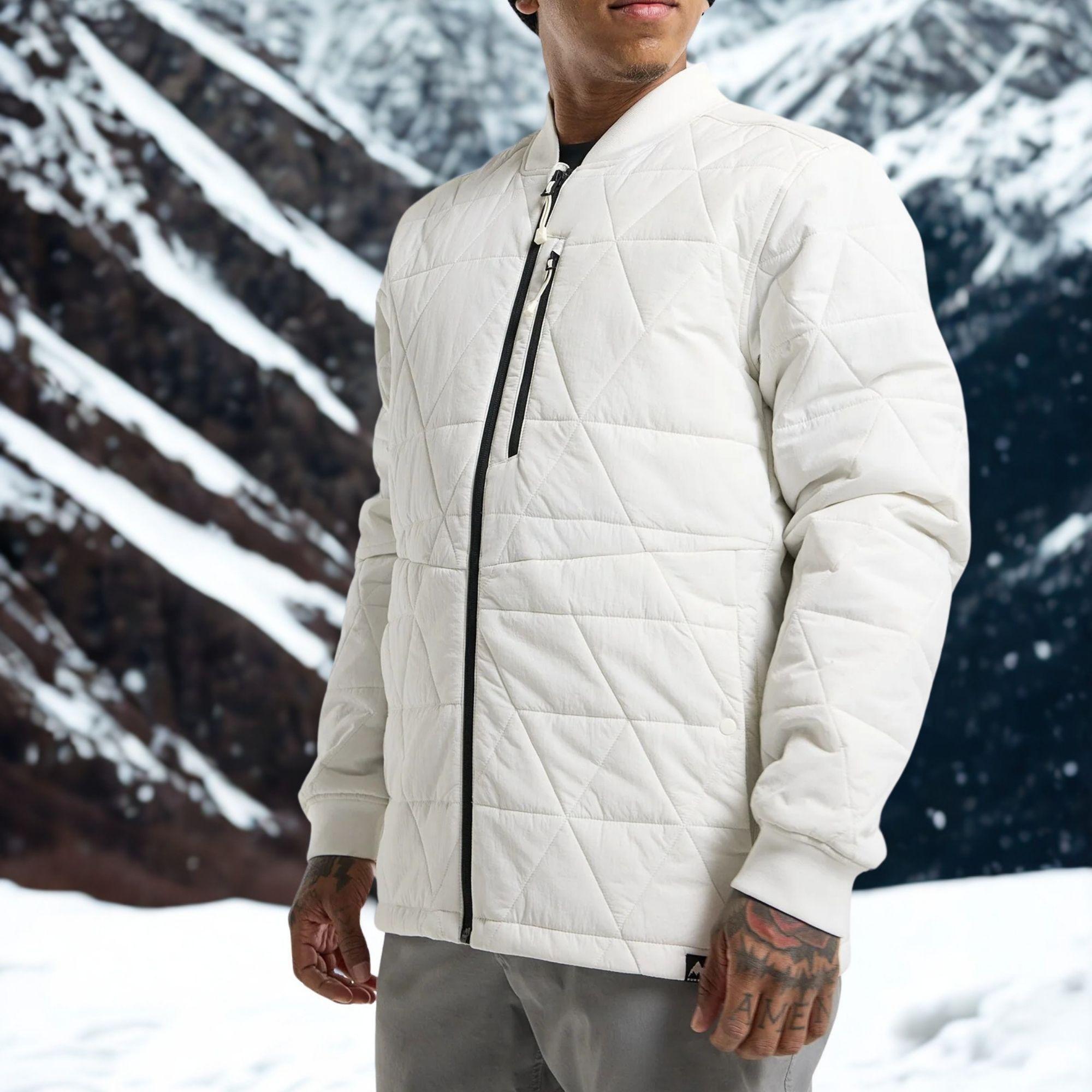 doudoune homme blanche burton pour ski et snowboard vue lifestyle montagne