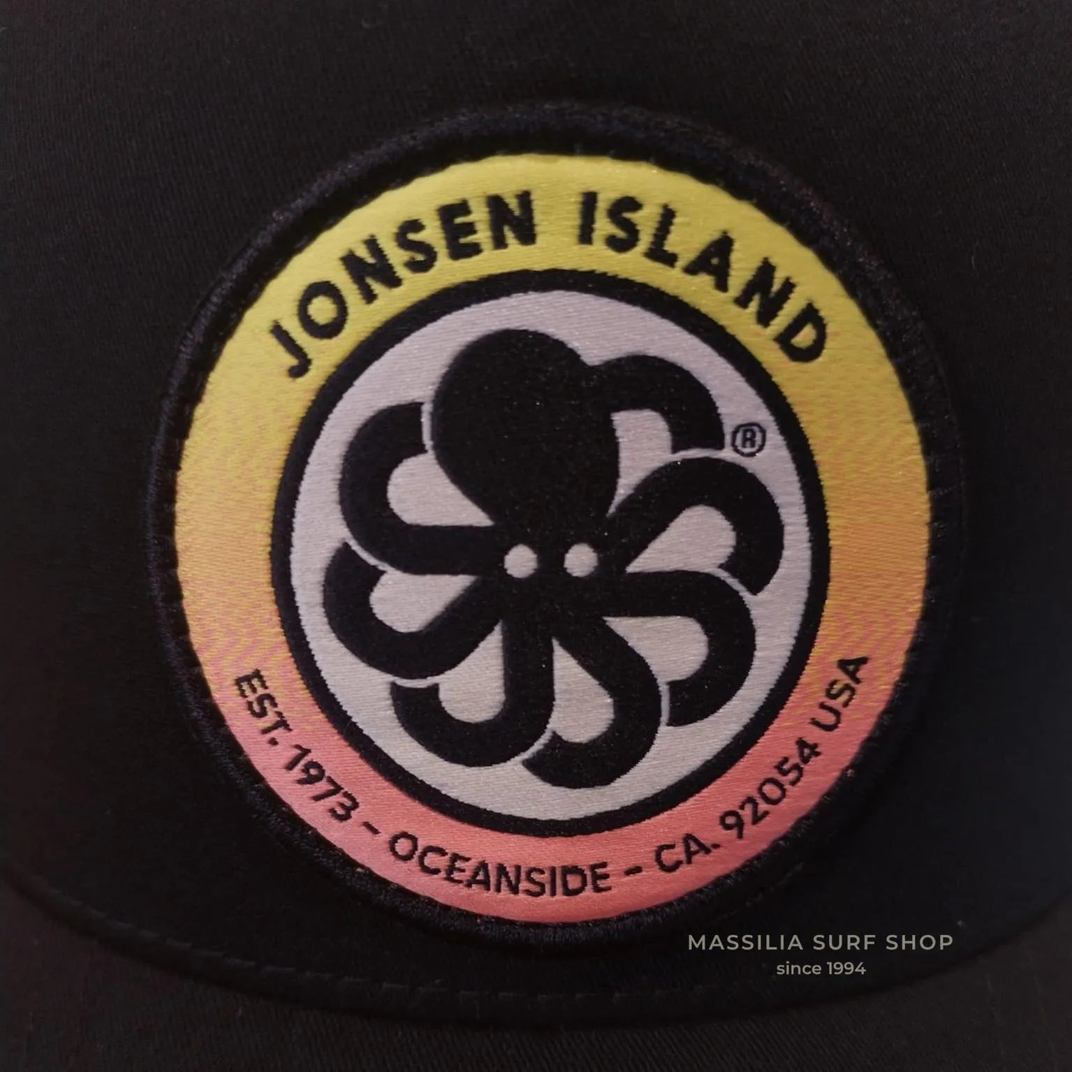 zoom sur logo dégradé de la casquette authentic black jonsen