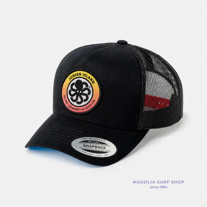 authentic black casquette jonsen vue de profil avec filet noir et snapback rouge