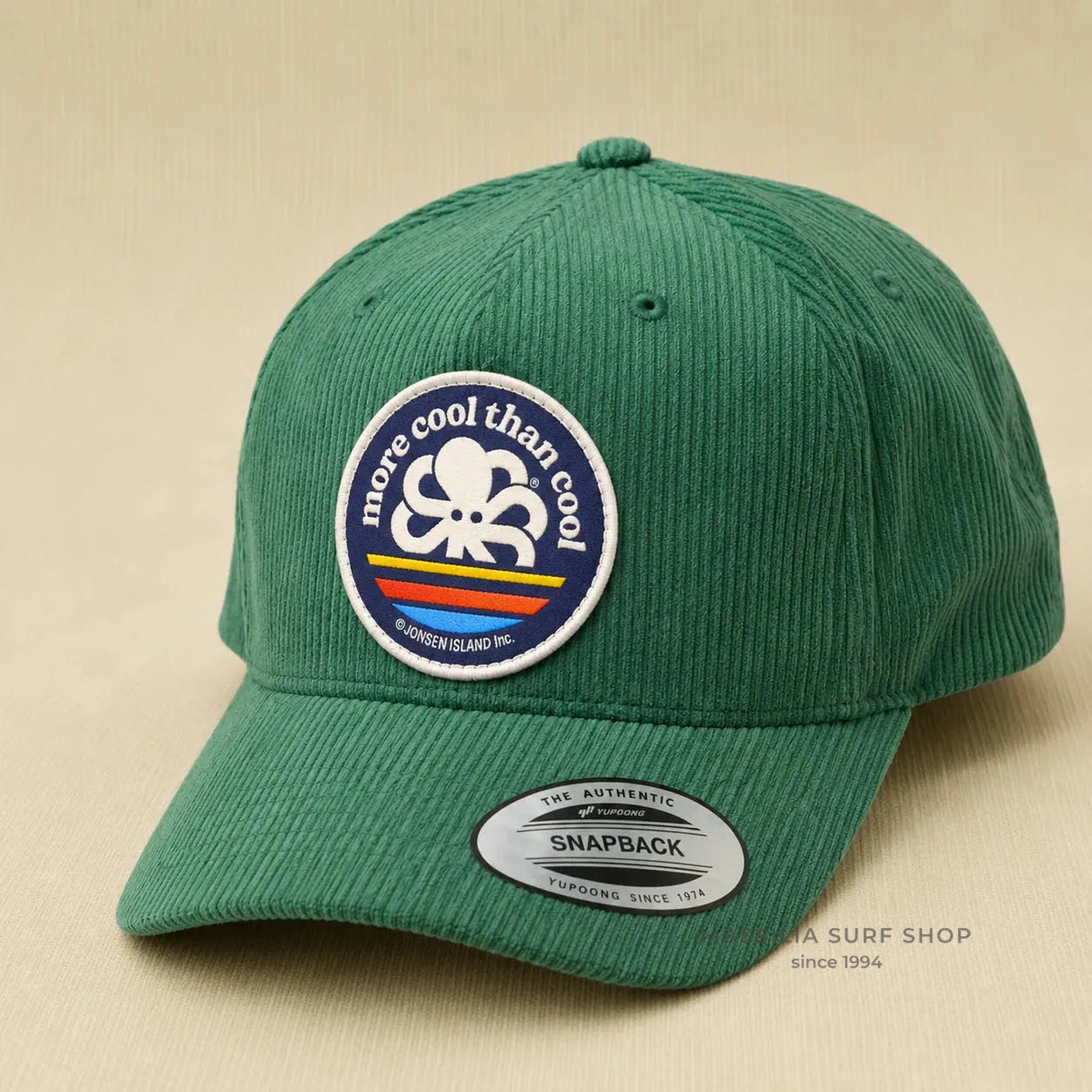casquette jonsen unisexe velours verte et patch tond bleu vue de face