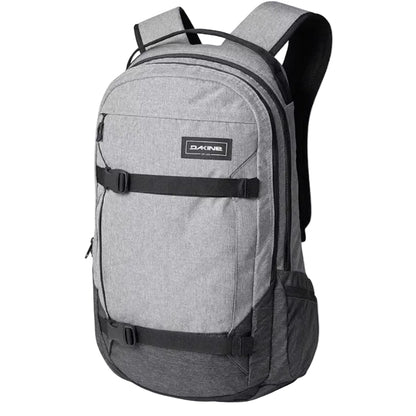 sac à dos dakine mission 25 litres gris vue de face avec  sangles pour transport de skateboard