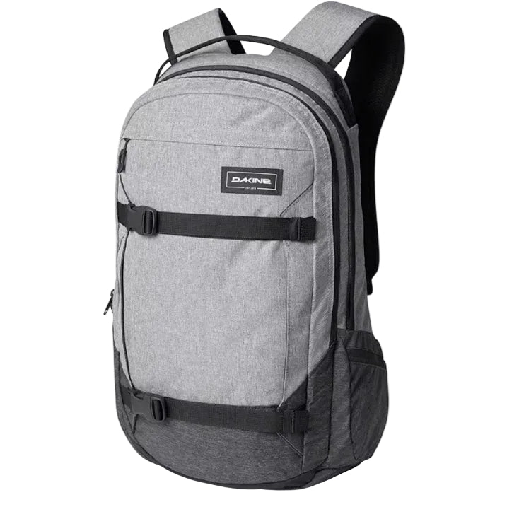 sac à dos dakine mission 25 litres gris vue de face avec  sangles pour transport de skateboard