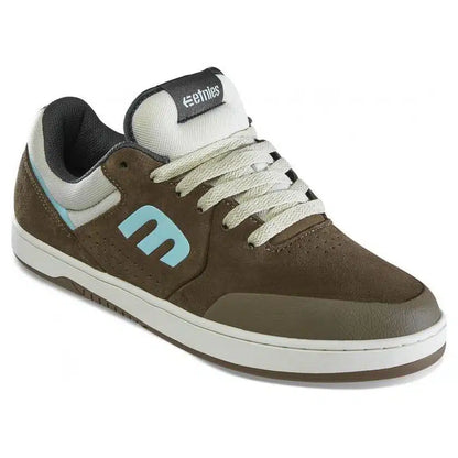 Chaussure Etnies Marana Michelin Brown Blue en daim marron, logo bleu clair, lacets écrus et renfort avant pour skateboard