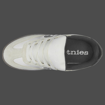 Vue dessus des chaussures Etnies Locut white black gum avec lacets blancs