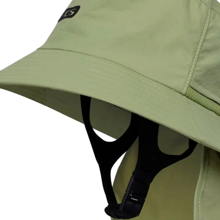 détail sangle menton ajustable