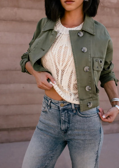 haut crochet porte sous veste legere look mi saison femme