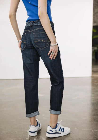 jean femme porte au quotidien style urbain coupe relax confort mouvement