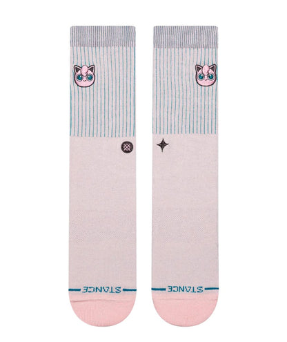 Vue avant des chaussettes Stance Jigglypuff crew montrant le motif rayé et la broderie sur la tige