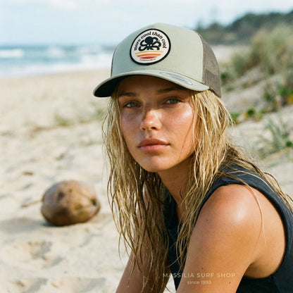 porte par une femme sur une plage