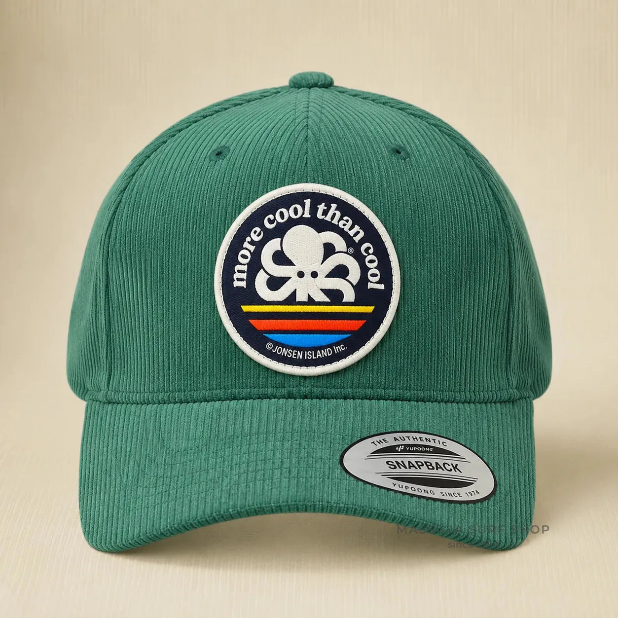vue de face avec logo rond poulpe multicolore