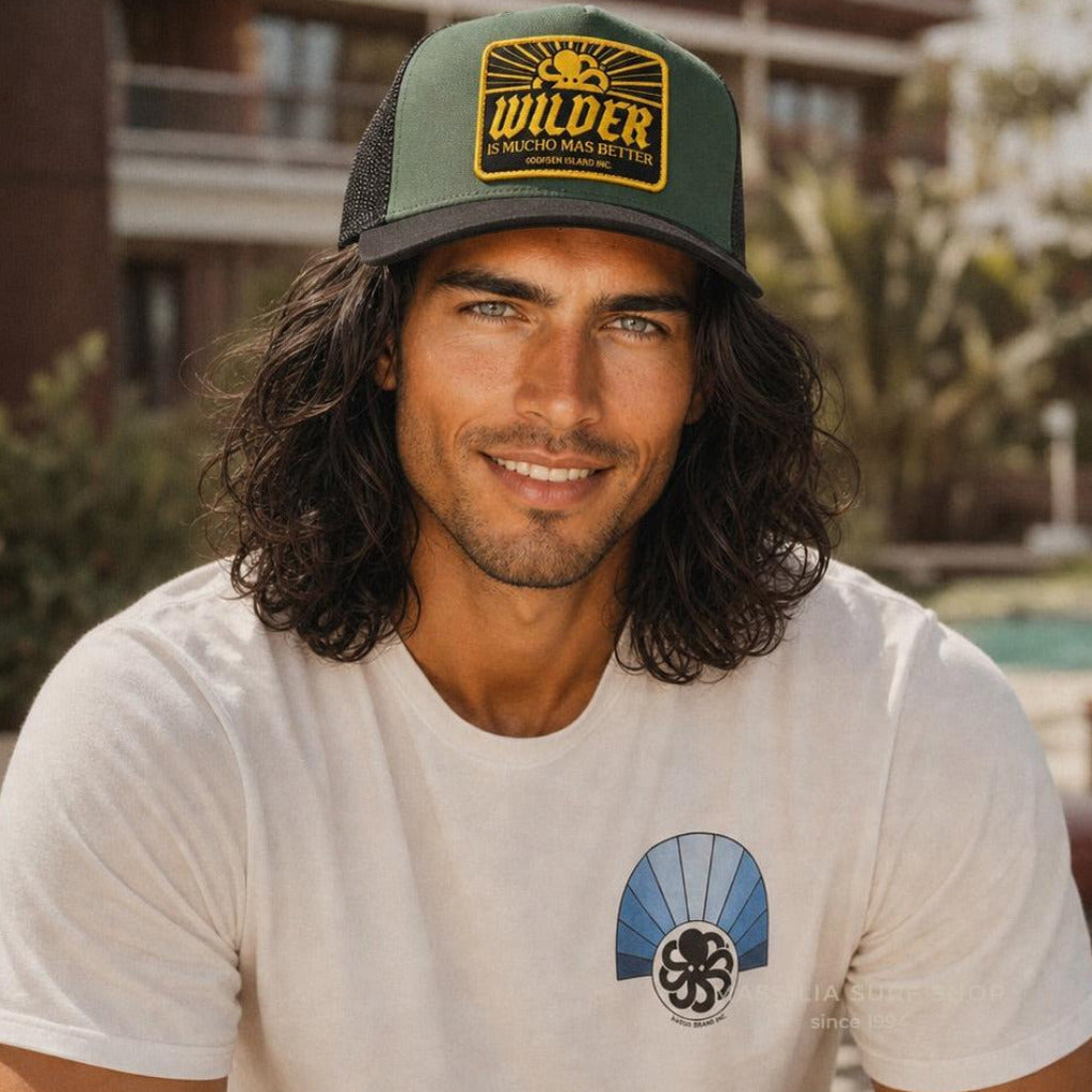 casquette jonsen island verte mucho better lifestyle porte par un homme