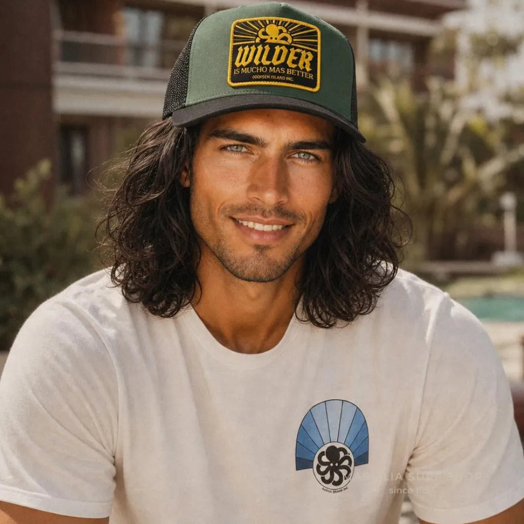 casquette jonsen island verte mucho better lifestyle porté par un homme