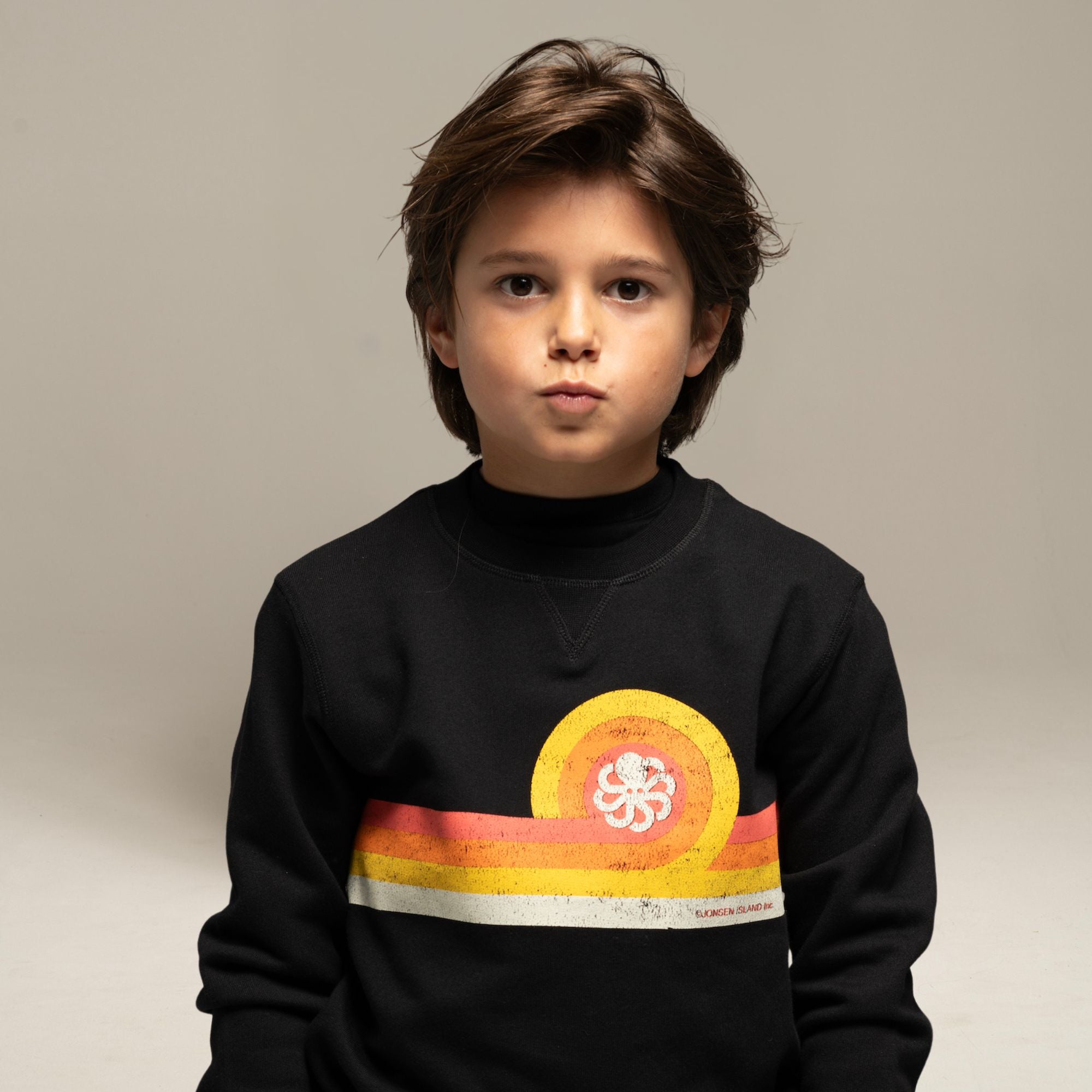 JONSEN ISLAND SWEAT GUSTAVO KID WALLPAPER Black détail logo