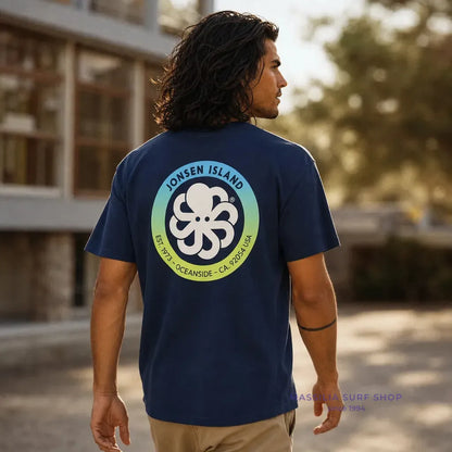 tee shirt homme bleu jonsen island authentic diamond oversize lifestyle porte par un homme