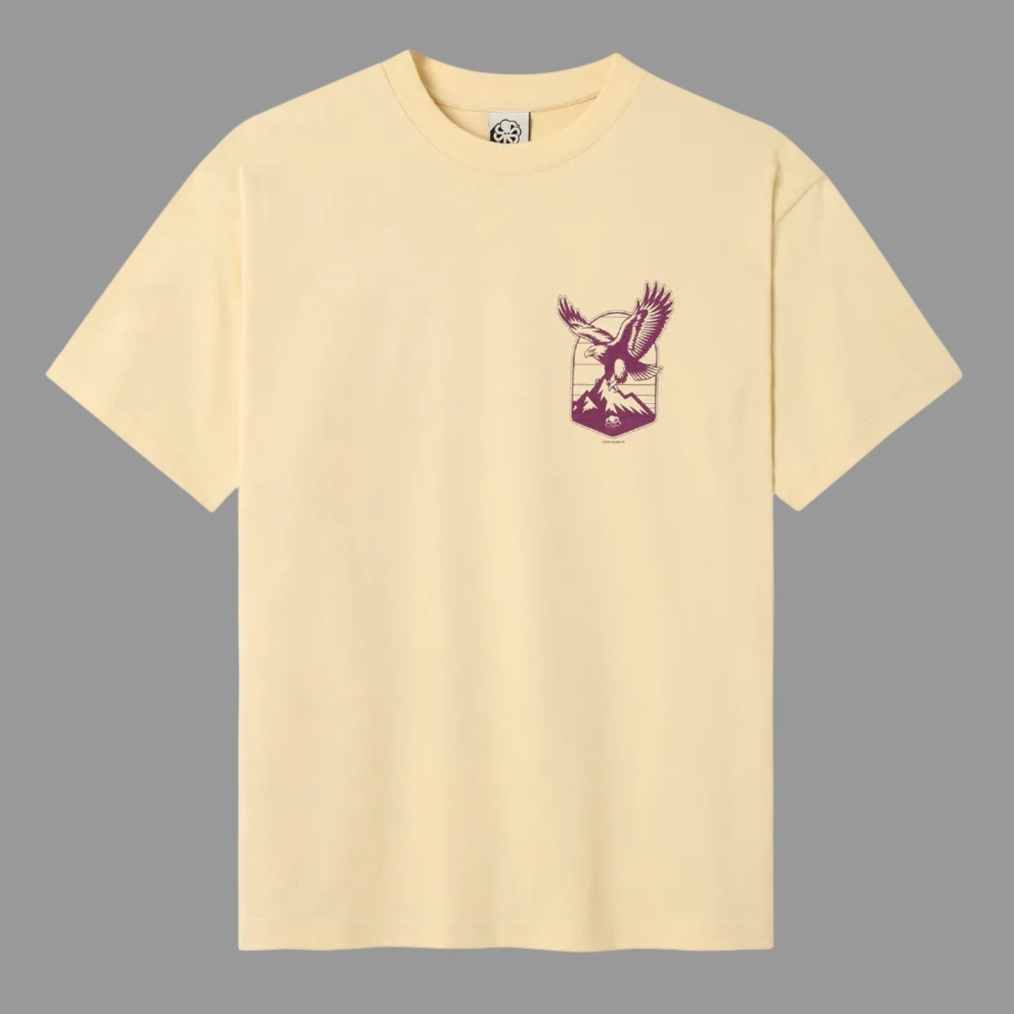 tee shirt confort jaune homme jonsen island avec rapace rouge sur le coeur vue de face