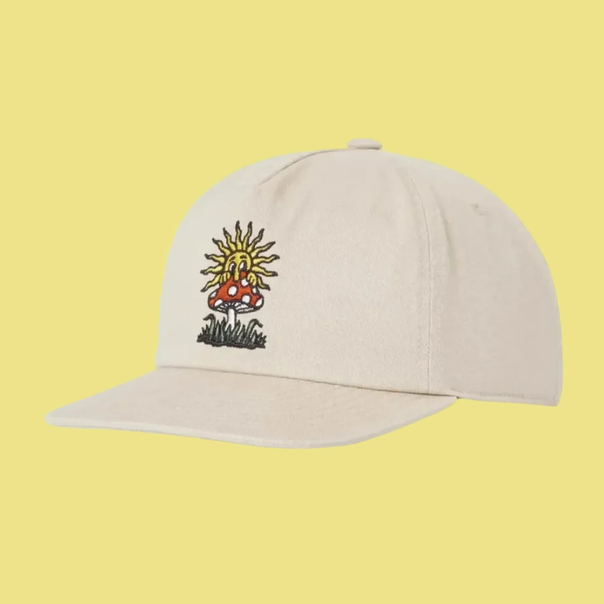 casquette unisexe blanche avec soleil jaune brodé et champigon