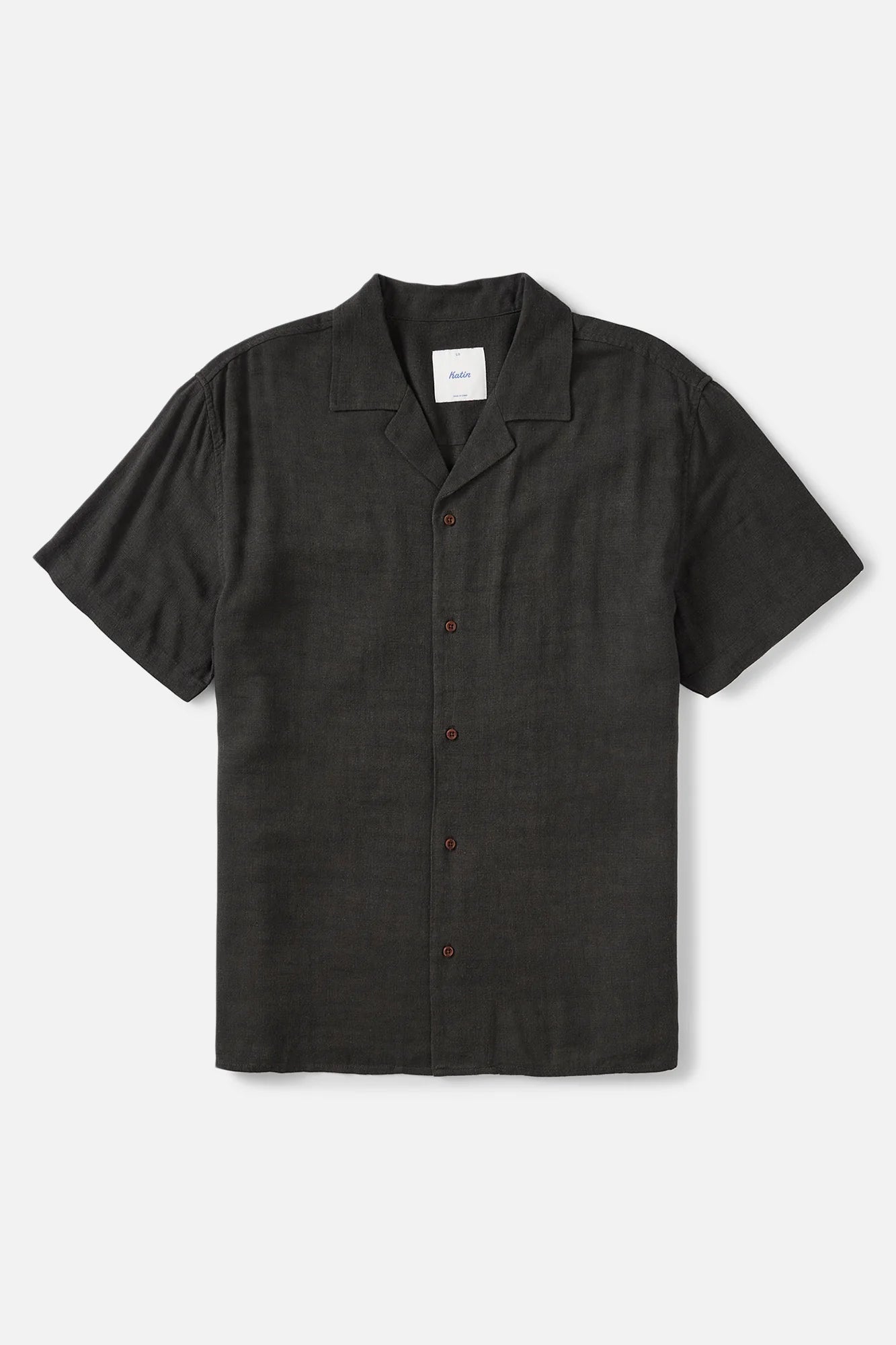 chemise noire en lin homme vue de face col sans bouton