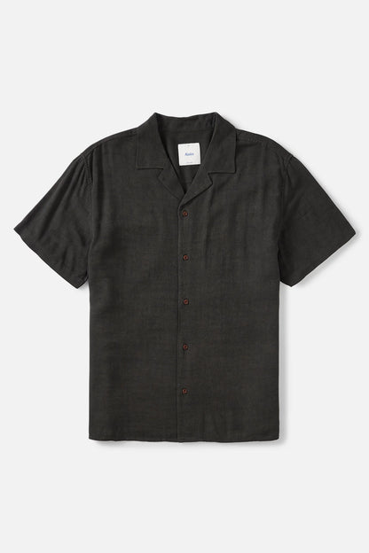 chemise noire en lin homme vue de face col sans bouton