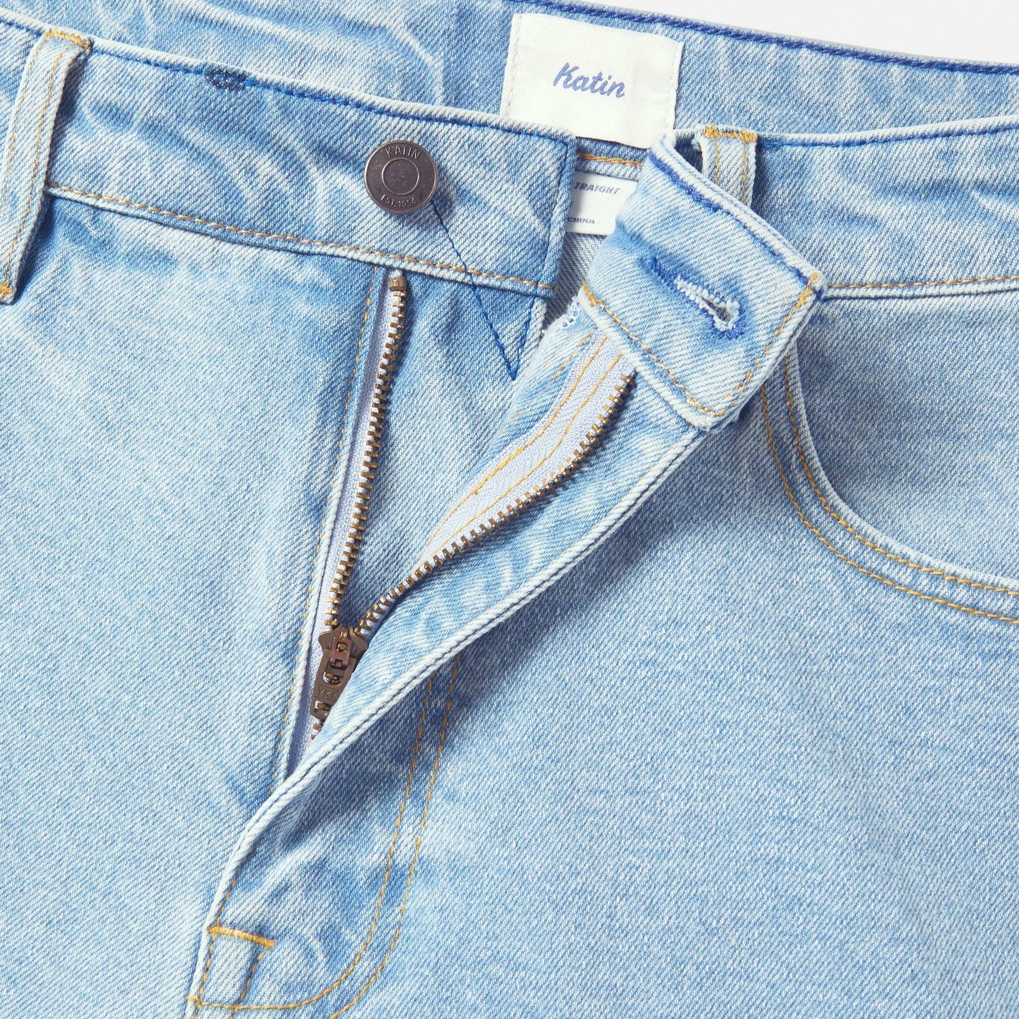 Détail bouton métal et braguette zip jean Katin George 64 Relaxed light indigo
