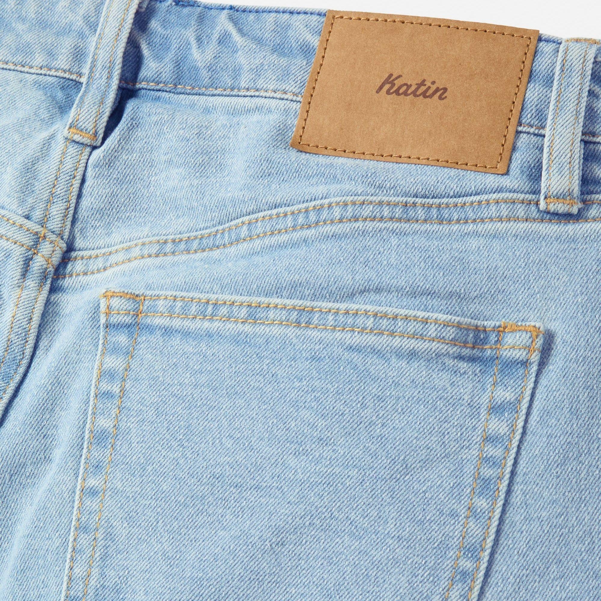 Détail poche arrière jean Katin George 64 Relaxed light indigo patch logo