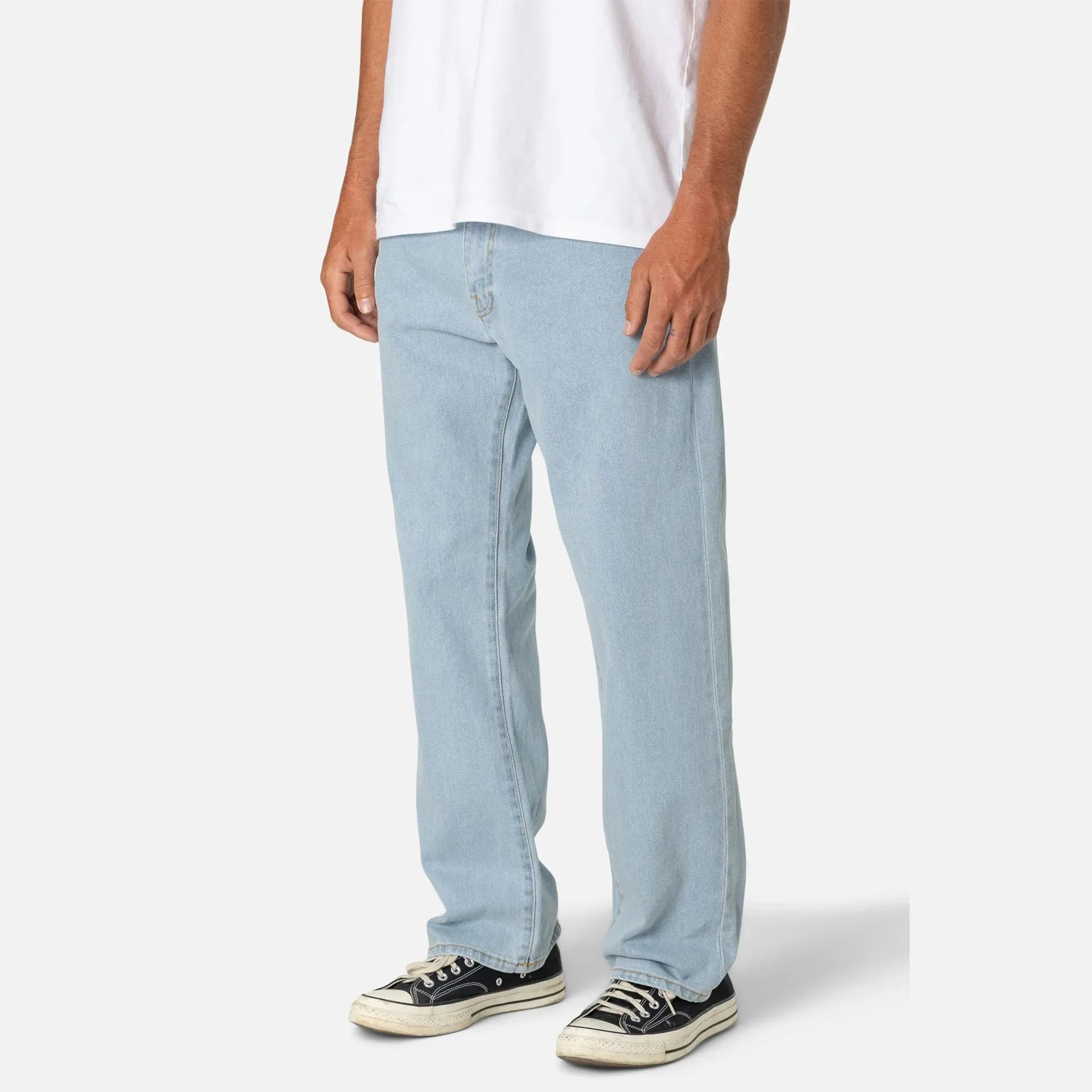 Jean homme Katin George 64 Relaxed light indigo coupe relaxed vue trois quarts style denim