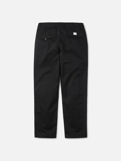 Pantalon chino Katin Clark noir présenté seul de dos, deux poches arrière discrètes, passants de ceinture et jambes droites.