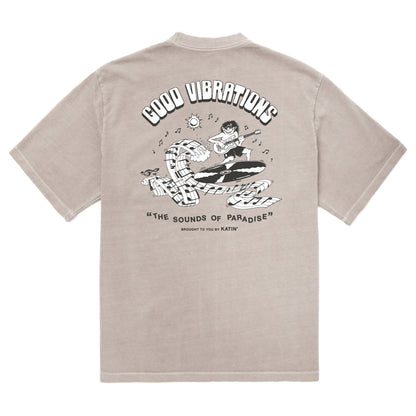 Dos du t-shirt Katin Surf Rock Box Fit Tee Cement vintage wash, grand visuel noir et blanc avec lettrage Good Vibrations