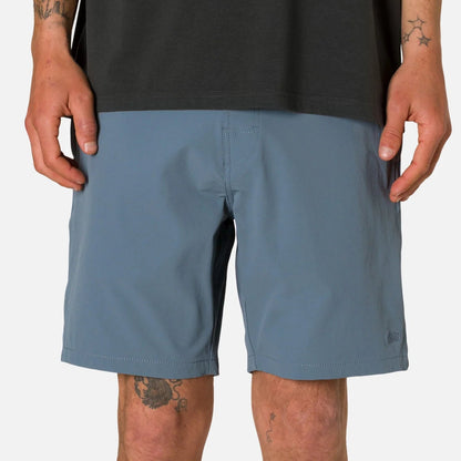 short katin bleu porté vue face