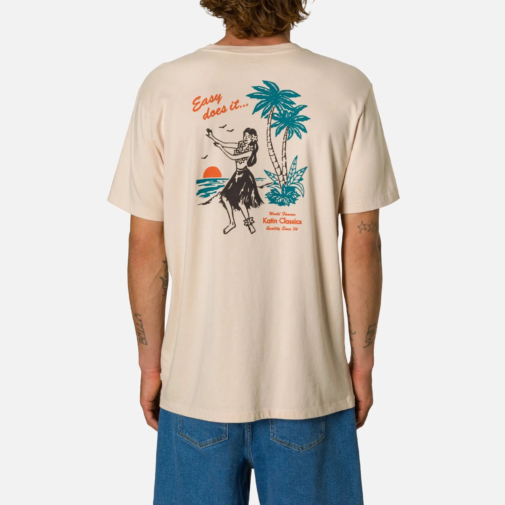 KATIN T-SHIRT AUANA Almond peach porte par homme vue de dos Massilia Surf Shop