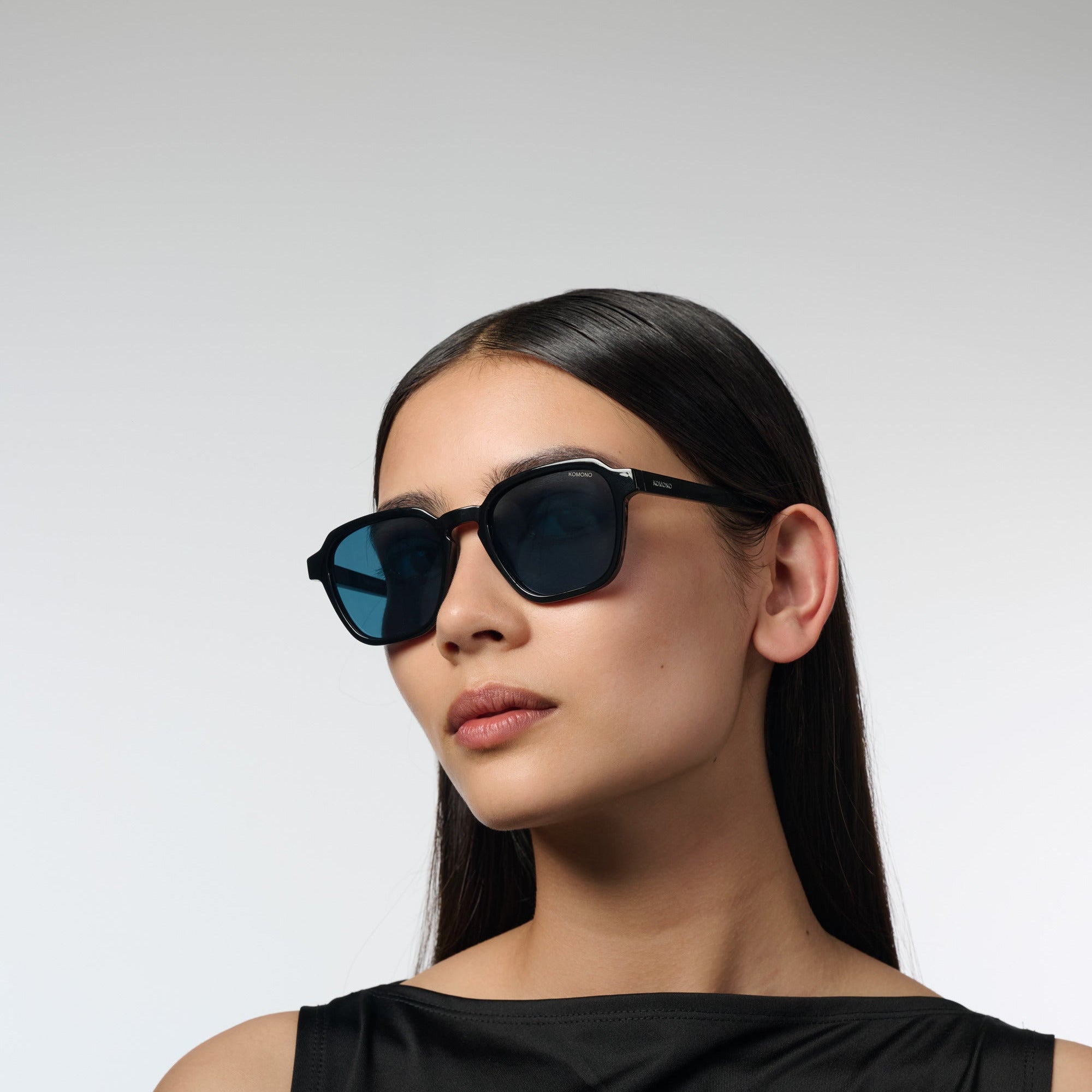 portee par femme brune vue de profil