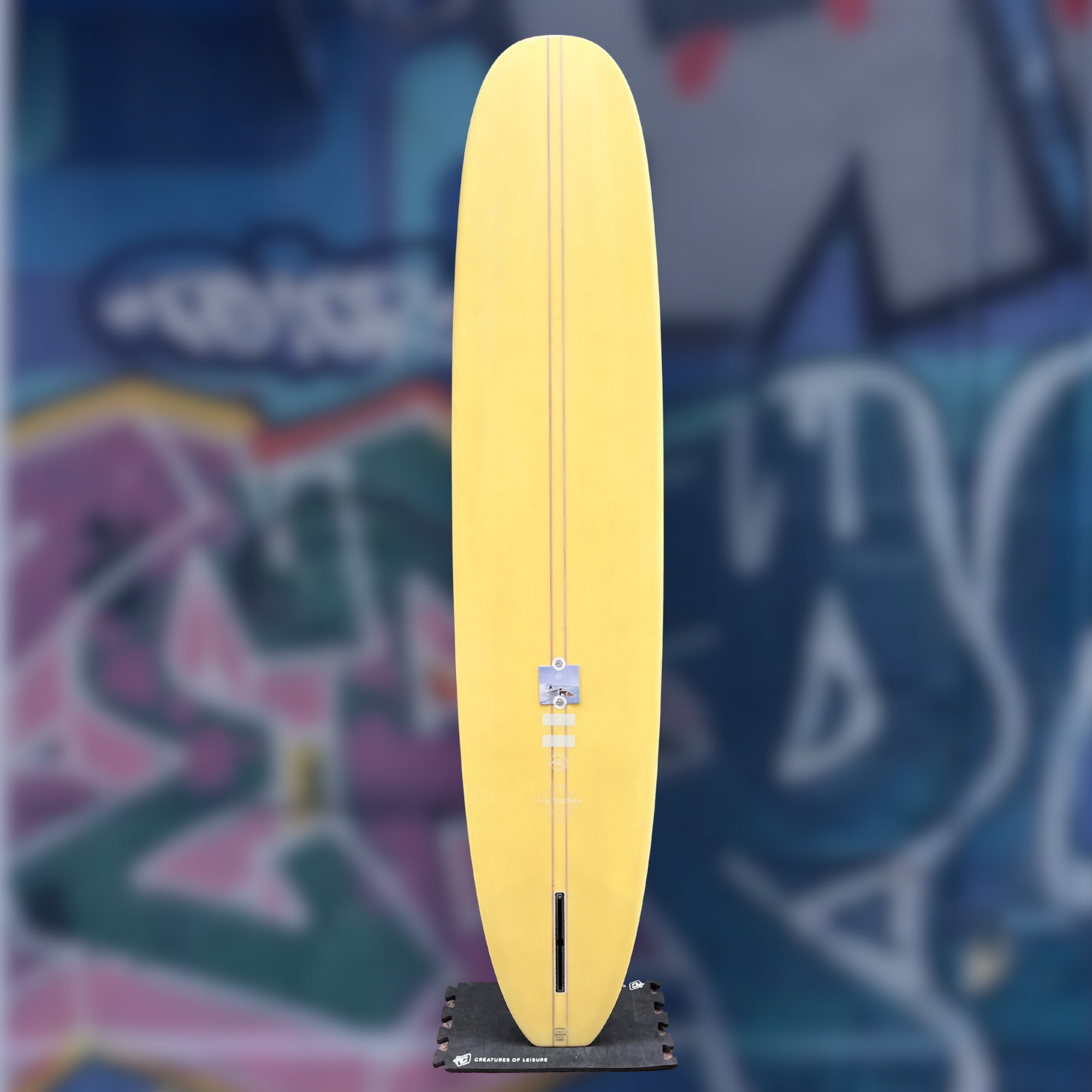 vue de dessous longboard surf jaune vagues méditerranée
