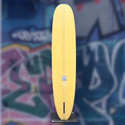 vue de dessous longboard surf jaune vagues méditerranée